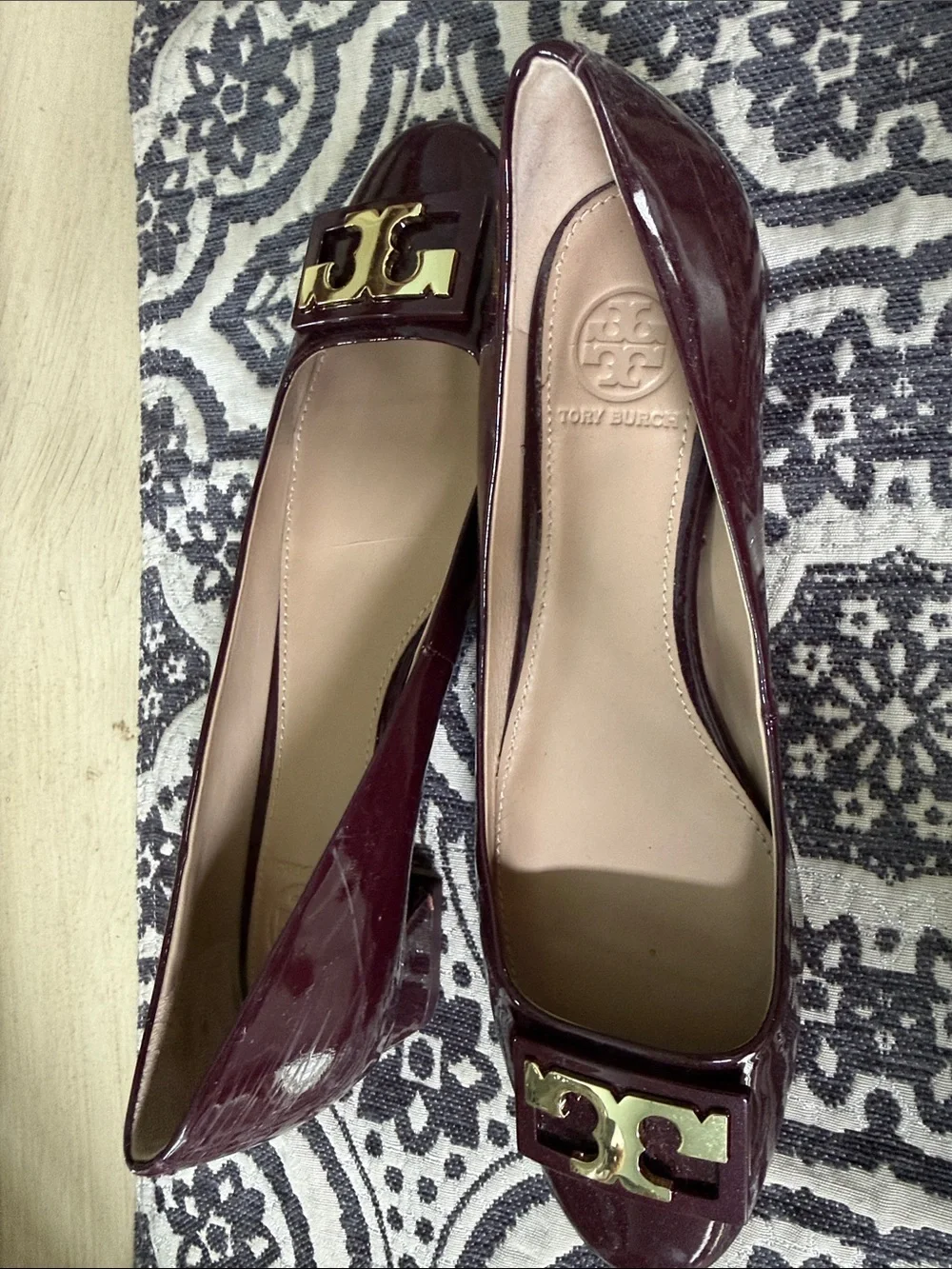 Tory Burch Patent Leather Ballet Flats in Deep Burgundy with Gold Emblem